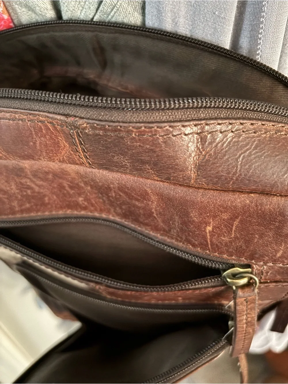PELLE Brown Leather Crossbody Bag - Classic Organizer. UNISEX